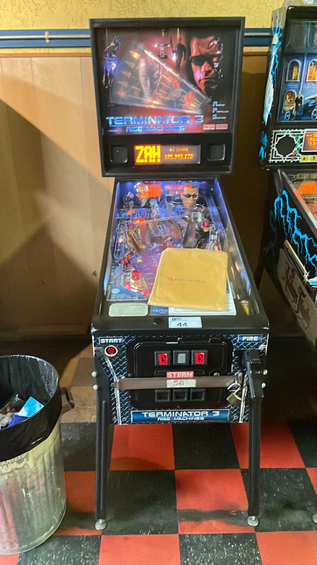Pinball Auction STERN PINBALL INC. TERMINATOR 3 RISE OF THE MACHINES COIN OPERATED ...