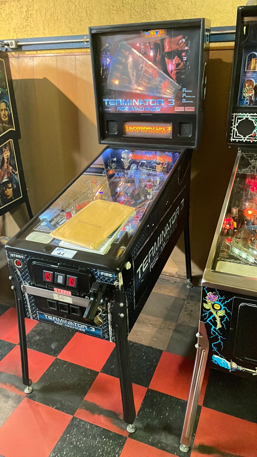 Pinball Auction STERN PINBALL INC. TERMINATOR 3 RISE OF THE MACHINES COIN OPERATED ...