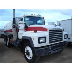MACK RD688S 4000 GALLON T/A WATER TRUCK s/n 1M2P267C4VM030965