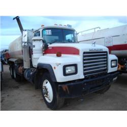 MACK RD688S 4000 GALLON T/A WATER TRUCK s/n 1M2P267C0VM030963