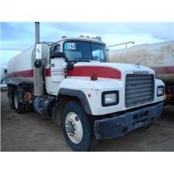 MACK RD688S 4000-GALLON T/A WATER TRUCK s/n 1M2P267C9VM030962