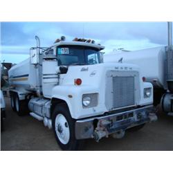 MACK T/A WATER TRUCK, s/n 1M2T159Y9FM002407