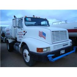 INTERNATIONAL 8200 2500 GALLON S/A WATER TRUCK, s/n 1HSHEAHN9SH621291