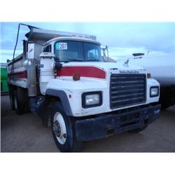 MACK RD688S T/A DUMP TRUCK, s/n 1M2P267C1VM030969