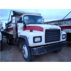 MACK RD688S T/A DUMP TRUCK, s/n 1M2P267C6VM030966