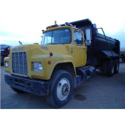 MACK R686ST T/A DUMP TRUCK, s/n 1M2N179Y2GA003289
