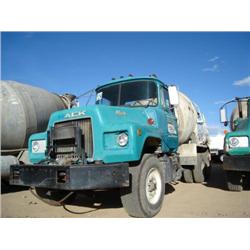 MACK DM685S T/A MIXER TRUCK, s/n 1M2B120C3EA054661