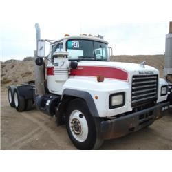 MACK RD688S T/A TRUCK TRACTOR s/n 1M1P267Y8VM030984