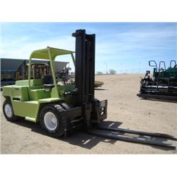 CLARK CHY120 12000 lb FORK LIFT, s/n CHY120-9-689