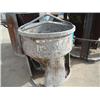 Image 1 : MILLER .5 YARD CONCRETE BUCKET s/n CB050