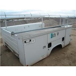 UEC SKYJACKER HYDRAULIC BUCKET, MOUNTED IN KNAPHEIDE TOOL BED