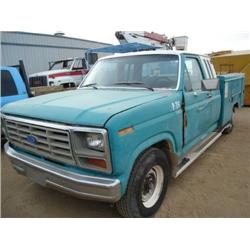 FORD F250 SUPER CAB UTILITY TRUCK, s/n 1FTHX25G9CKA52932