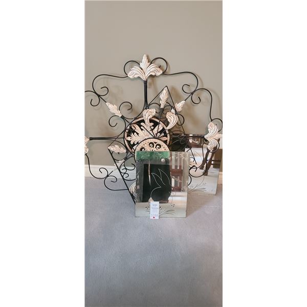 Wall Decor and Mirrors B