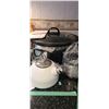 Image 1 : Crock Pot, Kettle A