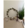 Image 1 : Metal Butterfly Wreath, Vase Collection 2 & Decorative Plant