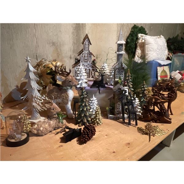 Christmas Collectables Ceramic Evergreens Reindeer Gold Poisetta