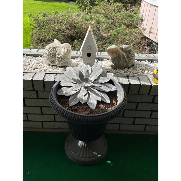 Outdoor Planter Birdhouse and More Decorative Collectables