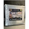 Image 1 : Lot of 1 Decolure 4PC Luxury Satin Sheet Set - King Size - Grey - Brand New