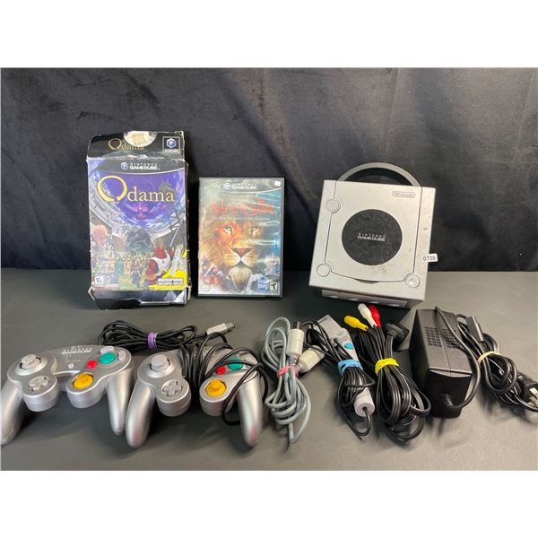 Lot of 1 Nintendo Gamecube Console with Controllers, Games, and Cords - Used
