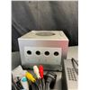 Image 3 : Lot of 1 Nintendo Gamecube Console with Controllers, Games, and Cords - Used