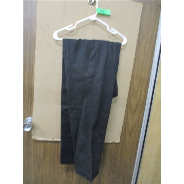 NEW:  MEN'S PANTS (SIZE 42 X 32)