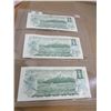 Image 2 : 1973 SET OF THREE CONSECUTIVE SERIAL NUMBER CANADA $1 BILLS