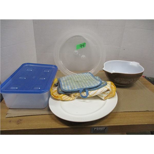 BOX C/W ASSORTED DISHES