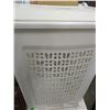 Image 2 : LAUNDRY BASKET
