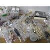 Image 4 : BOX C/W MAKE-UP & TOILETRIES