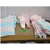 Image 1 : ESTATE:  BOX C/W TOWELS
