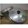 Image 1 : ESTATE:  11" X 4" STEAMER POT & LID