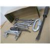 Image 1 : ESTATE:  BOX C/W ASSORTED TOOLS