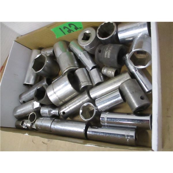 ESTATE:  BOX C/W APPROX. 25 SOCKETS