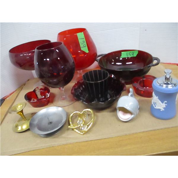 ESTATE:  FLAT C/W RED DISHWARE