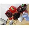 Image 2 : ESTATE:  FLAT C/W RED DISHWARE