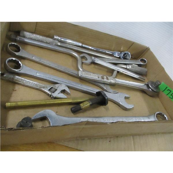 ESTATE:  FLAT C/W WRENCHES & RATCHETS