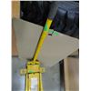Image 3 : ESTATE:  2 TON FLOOR JACK
