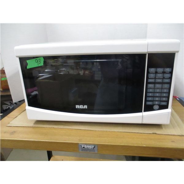 RCA 1100 WATT MICROWAVE