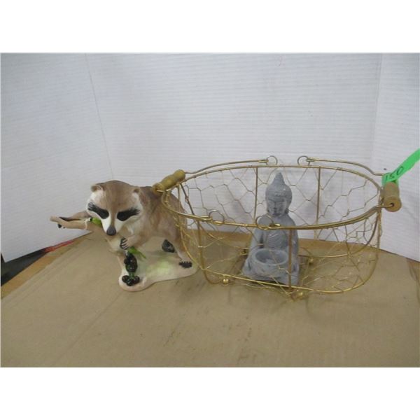 BASKET C/W 2 ORNAMENTS