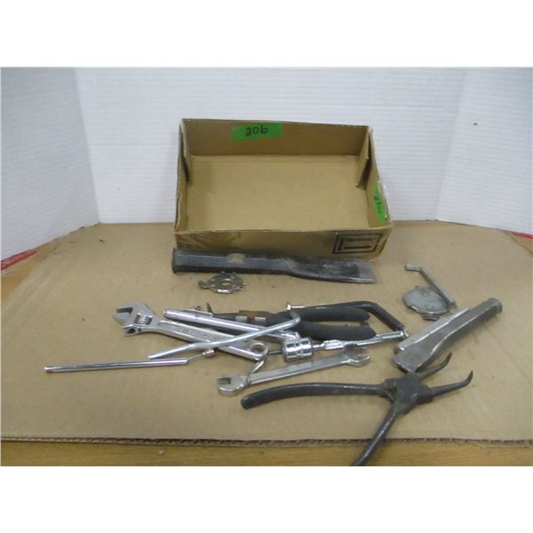 ESTATE:  FLAT C/W ASSORTED TOOLS