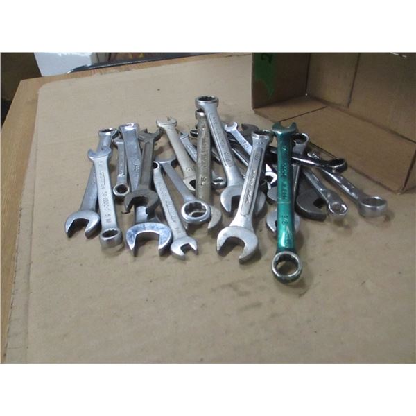 ESTATE:  FLAT C/W ASSORTED WRENCHES