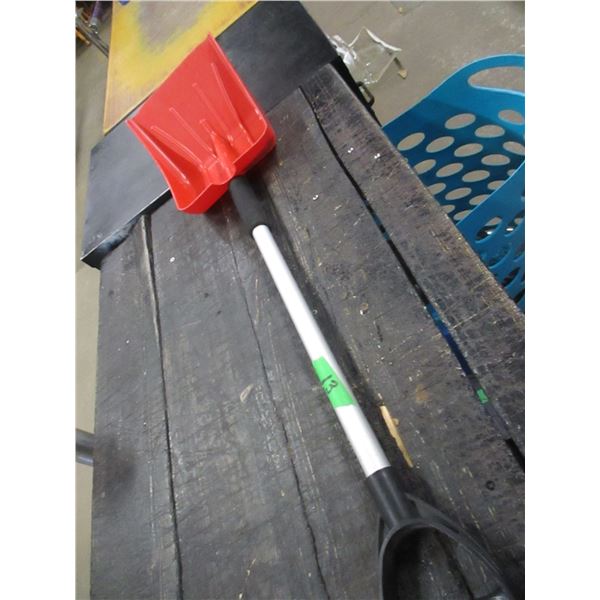 ESTATE:  PLASTIC SHOVEL