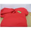 Image 1 : BOX C/W TABLE CLOTHS