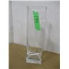 Image 1 : ESTATE:  CLEAR SQUARE VASE (12")