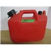 Image 1 : ESTATE:  4.7 LITRE GAS CAN (COMPLETE)