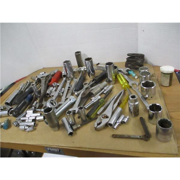 ESTATE:  BIN C/W ASSORTED TOOLS
