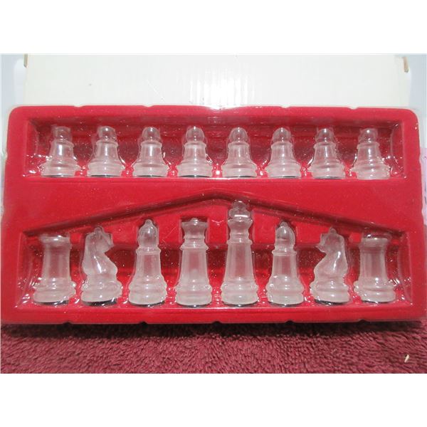 NEW:  CHESS WHITE GLASS PIECES