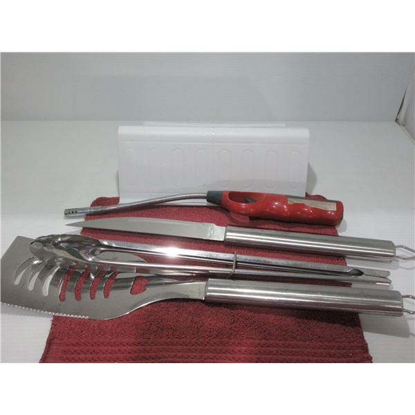 3 BBQ TOOLS & BBQ LIGHTER
