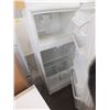 Image 2 : White fridge