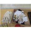 Image 3 : (6+) Pairs of Used Gloves & Mittens